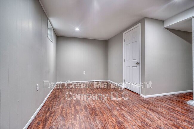 Building Photo - 9616 Mason Ave