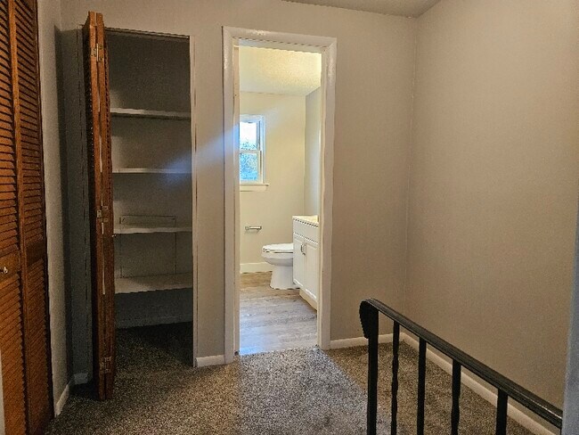 Building Photo - 608 Sunflower Dr