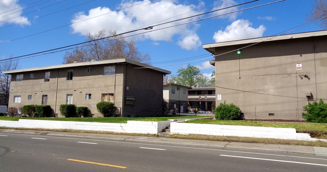 Building Photo - Rosewood Manor