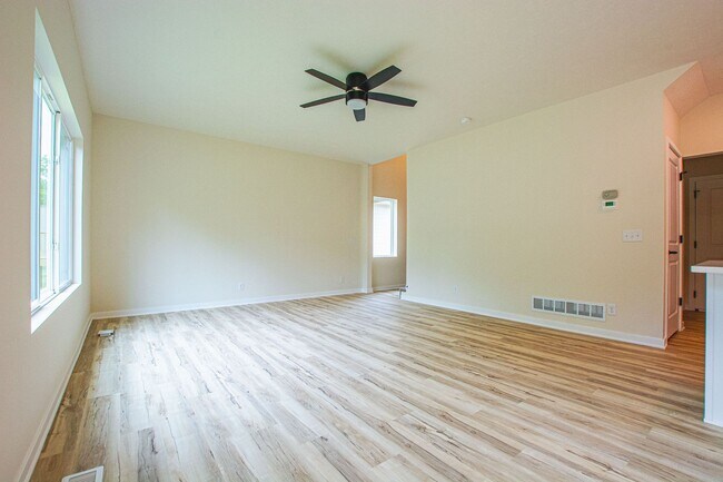 Building Photo - 7118 N 79th Ct