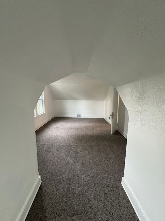 Building Photo - Work Duplex 360 Holdings