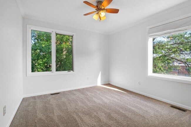 Building Photo - 4111 W Pine Blvd