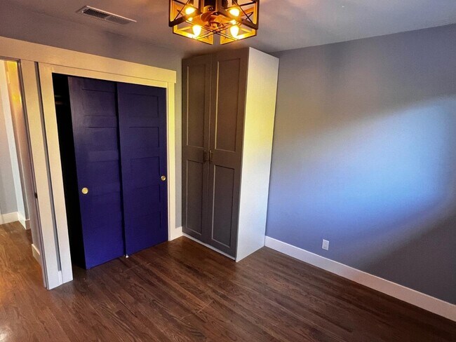 Building Photo - 1157 Manzanita Dr