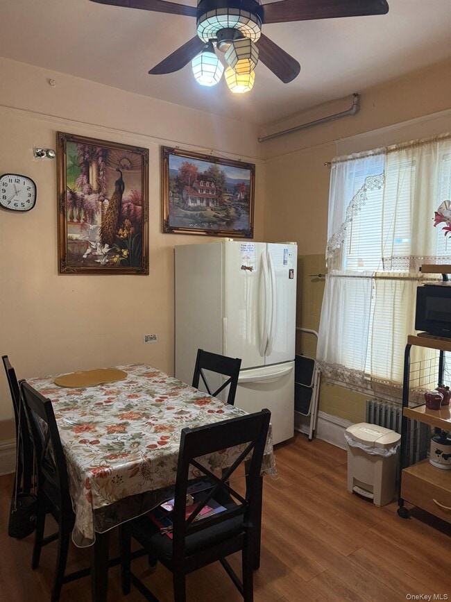 Building Photo - 610 E 26th St