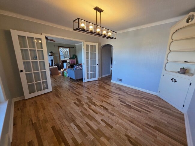 Building Photo - Charming Charleston Classic close to PSNS!
