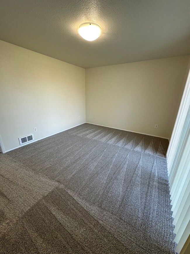 Building Photo - 1/2 Off 2nd Months' Rent