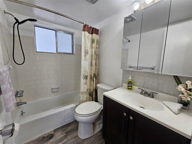 Building Photo - 2028 Canal Dr