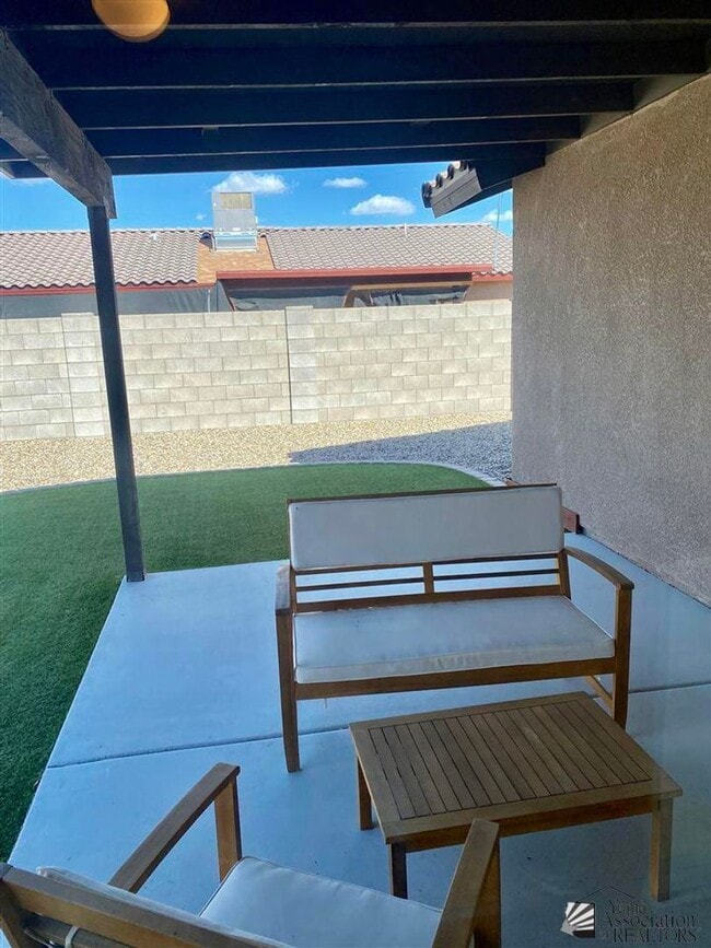 Building Photo - Furnished 3 bed/2bath HOME