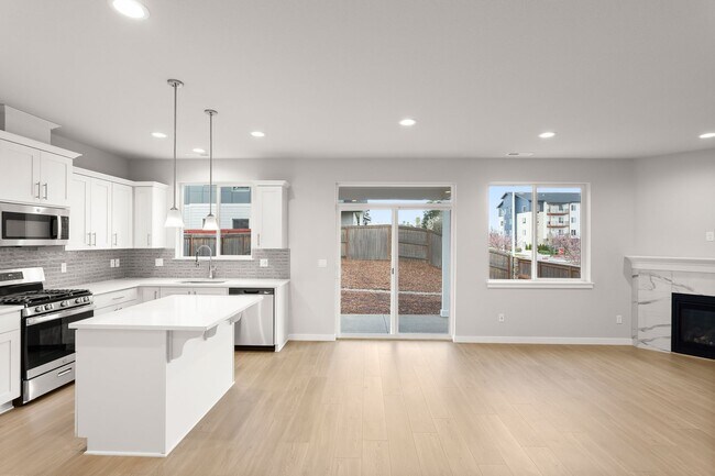 Building Photo - Corner Lot 3 Bedroom Home in Happy Valley