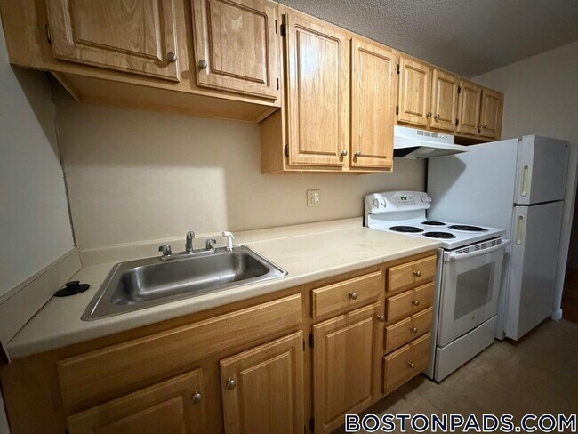 Building Photo - 122 Dustin St