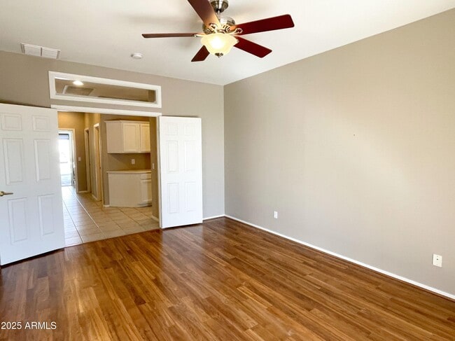 Building Photo - 2737 W Wayne Ln