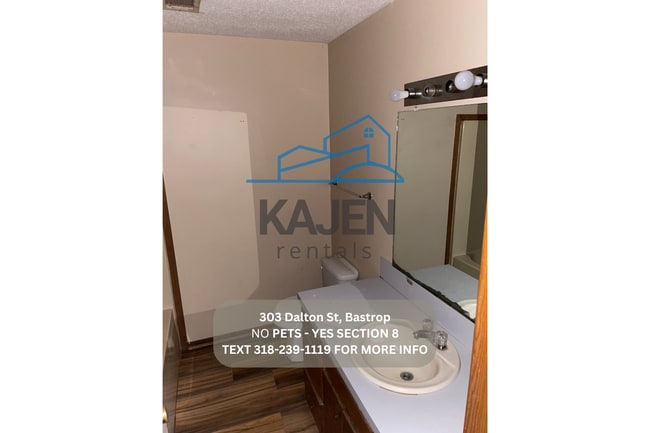 Building Photo - 303 Dalton St