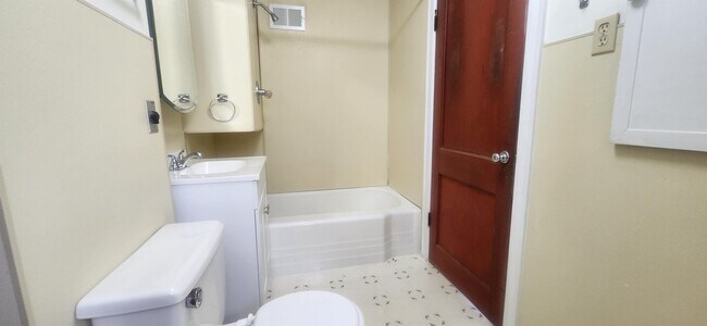 Building Photo - 405 S 12th Ave