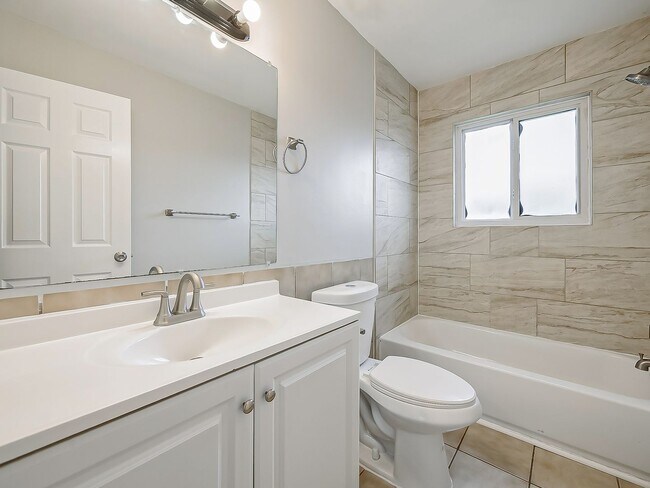 Building Photo - 1490 Nancywood Dr
