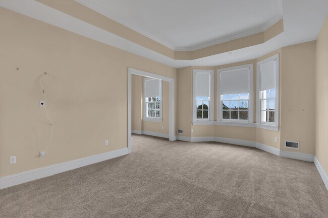 Building Photo - 1021 Oval Rd