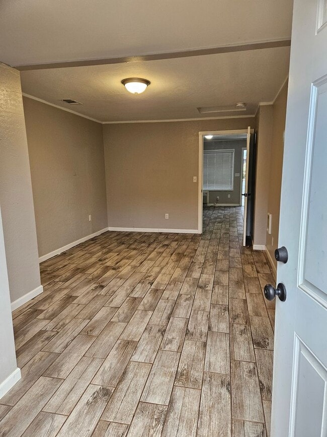 Building Photo - Residential/Commercial
