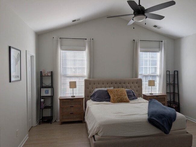 Building Photo - 4717 Farm Lake Dr