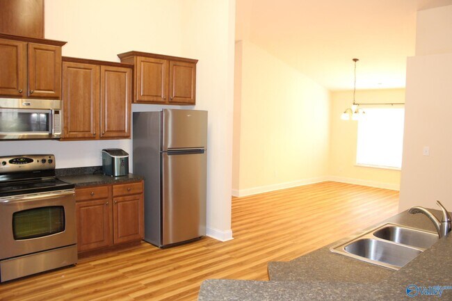 Building Photo - 103 Glen View Dr