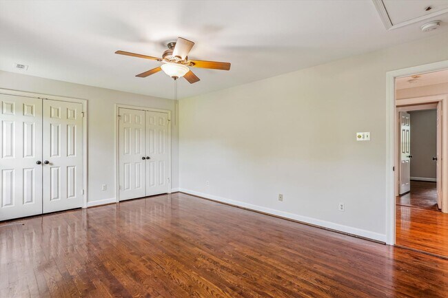 Building Photo - Magnificent 5 Bedroom, 4.5 Bathroom Bethes...