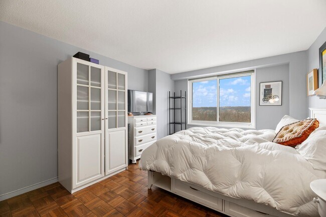 Building Photo - 3333 Henry Hudson Pkwy