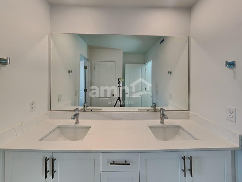 Building Photo - 5816 Astapor St