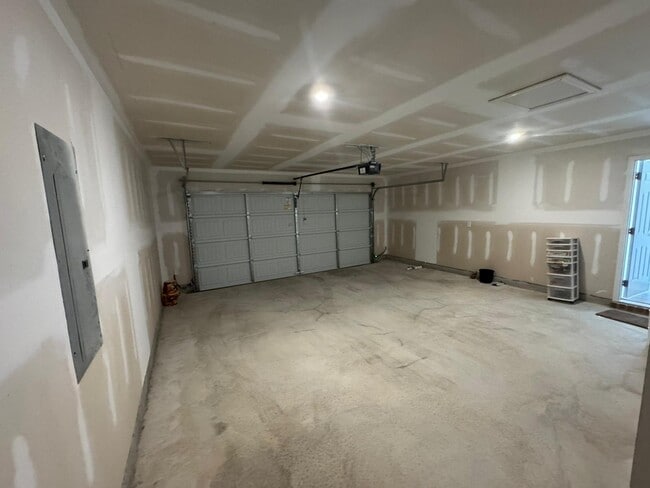Building Photo - 140 Lochwolde Dr