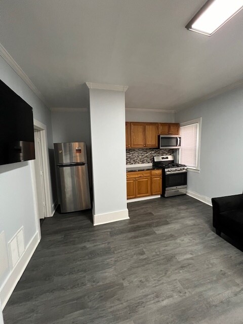 Building Photo - 301 Maple St