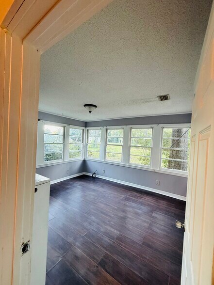 Building Photo - 3128 Club House Rd