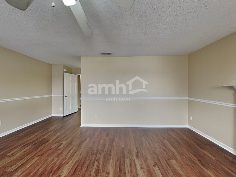 Building Photo - 933 Balto Dr