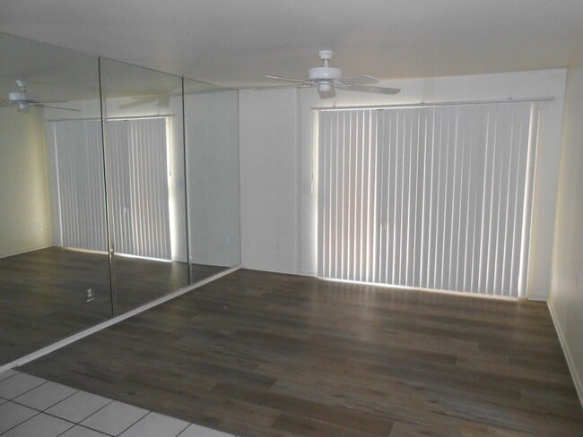 Building Photo - Spacious 2 Bedroom Condo in Gated Community near Eastern/Tropicana