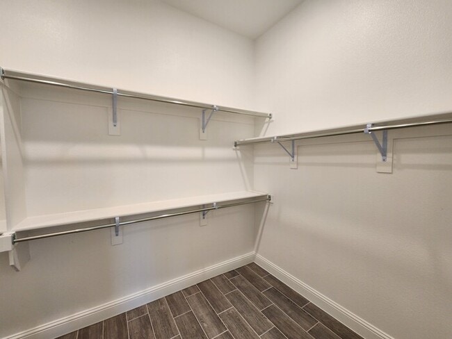 Building Photo - Move-in Special: 50% off second full month...