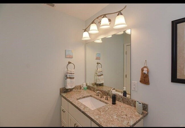 Building Photo - 8 Sourwood Cir