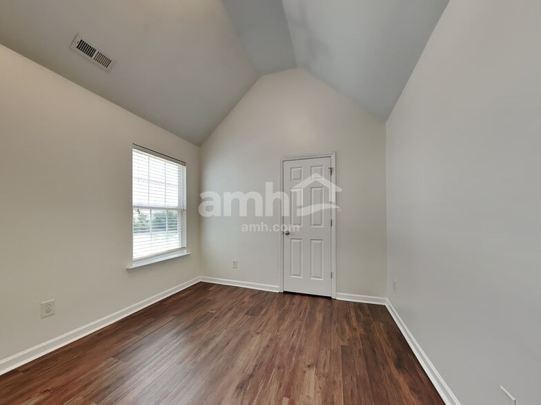 Building Photo - 5145 Chasteal Trail