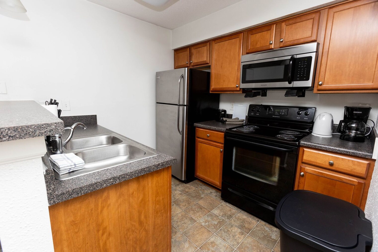 Building Photo - 911 Cameo Dr