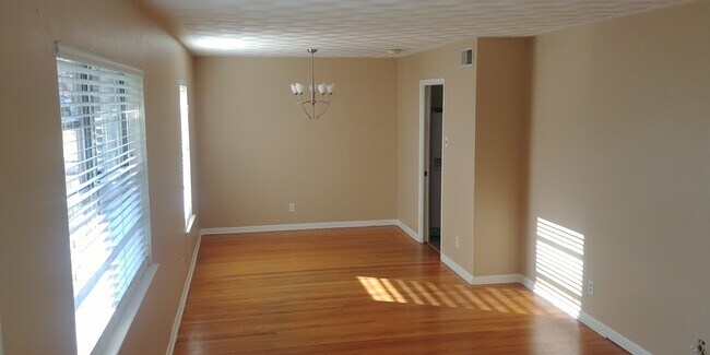 Building Photo - 7333 Wake Forrest Dr