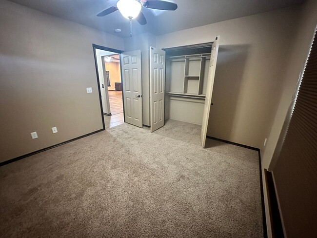 Building Photo - 3 bed 2 bath NE Moore