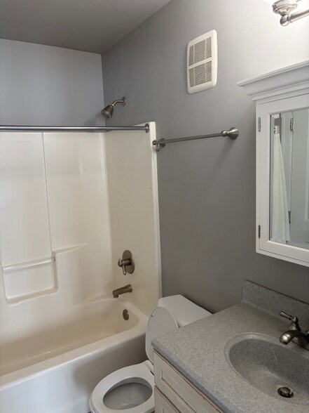 Building Photo - 19632 N Shore Dr