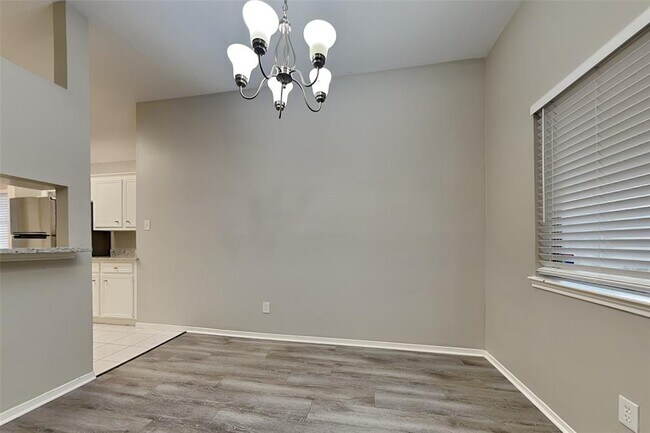 Building Photo - 9903 Jockey Club Dr