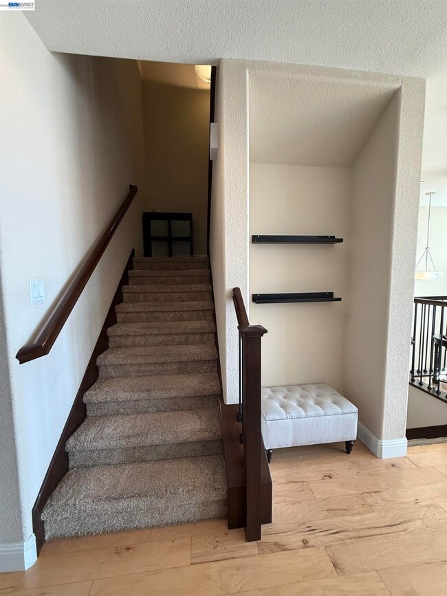 Building Photo - 6492 Bayview Dr