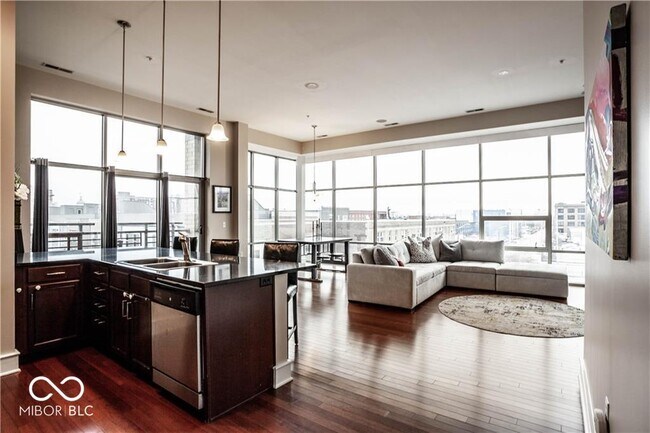 Building Photo - 802 N Meridian St