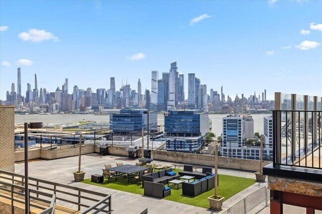 Building Photo - 380 Mountain Rd