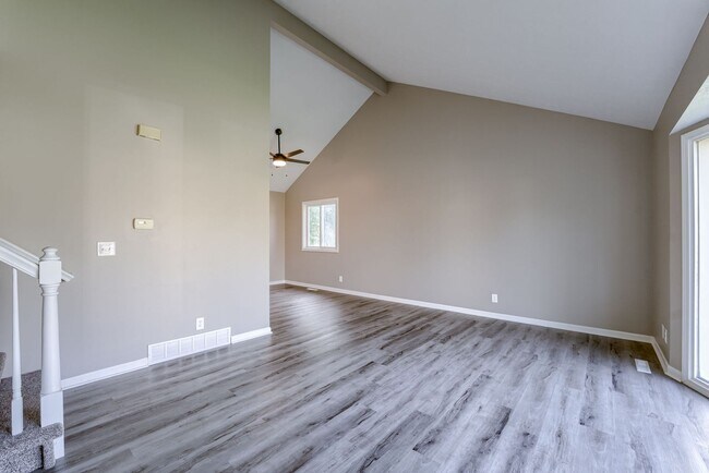 Building Photo - Fresh Updates & Prime Location Near Zorinsky!!