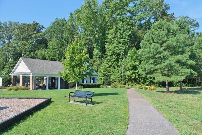 Building Photo - READY July 1st!! End-Unit Condo with Commu...