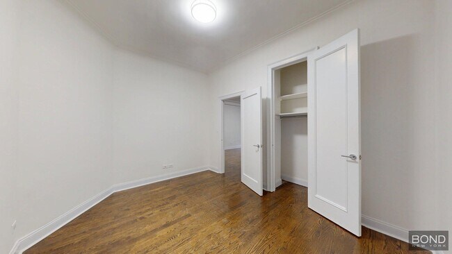 Building Photo - 166 W 72nd St