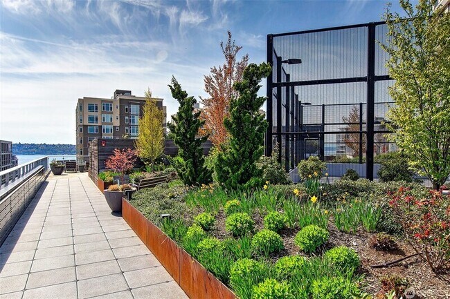 Building Photo - 2821 2nd Ave