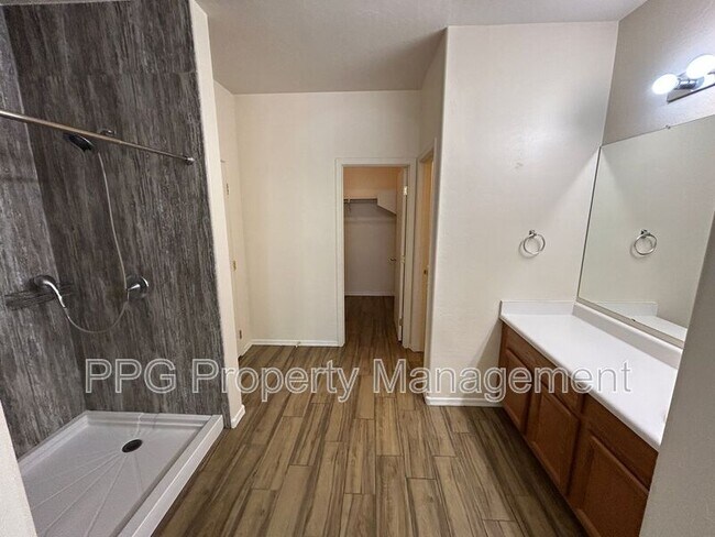Building Photo - 12407 N 149th Dr