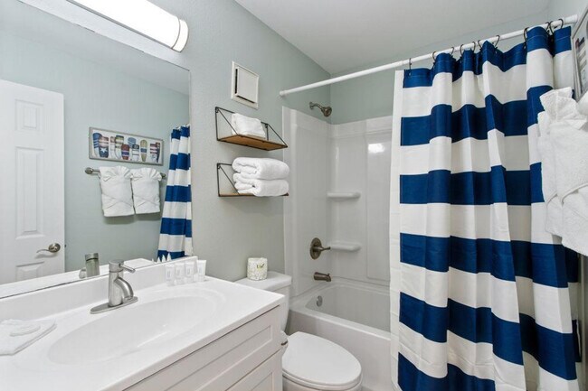 Building Photo - 400 Plantation Rd