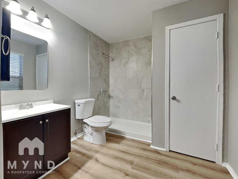 Building Photo - 11529 W Flores Dr