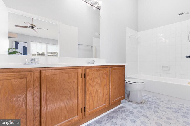 Building Photo - 7820 Somerset Ct