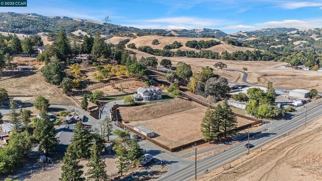 Building Photo - 2495 Reliez Valley Rd